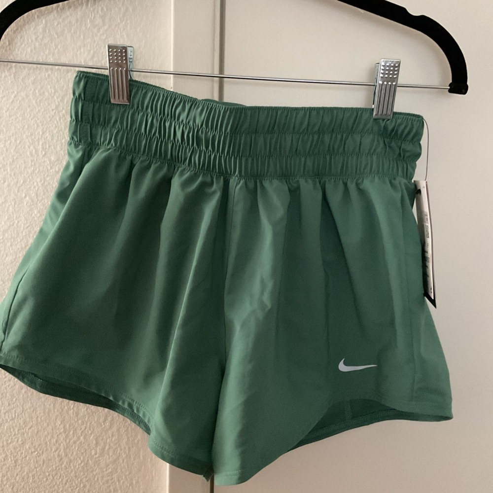 Women's Nike Dri Loose Fit DX6010 Mid-Rise Brief Lined Shorts- Size Xs